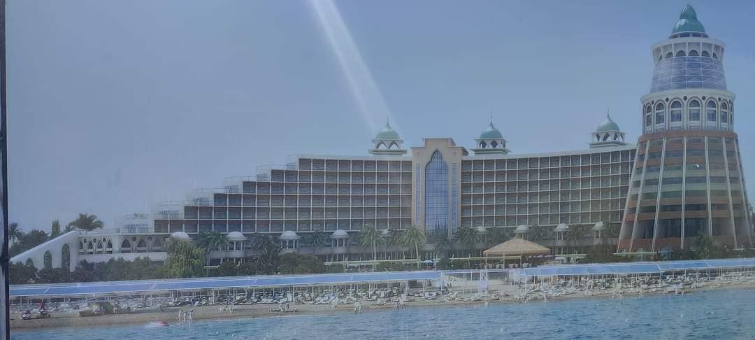 التصور المعماري لشاطئ جول جمال من قبل الشركة السورية سينارا جروب - مصدر الصورة : وزارة السياحة السورية